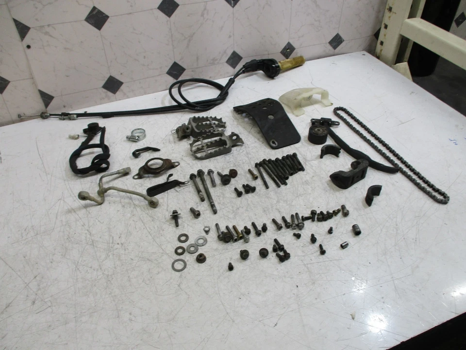 Yamaha yz250f yz 250 f 2004 04 Piezas mezcla pernos clavija acelerador cuerpo cadena de distribución Foto 3 de 4