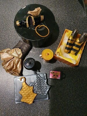 L.O.L. Surprise! JK Doll- QUEEN BEE - nur das was auf dem bild ist OHNE Puppe