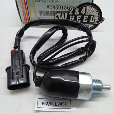 miiさん専用です！ MC859186 Mitsubishi Switch Back Up M/T G/SHF B/UP Lamp NEW