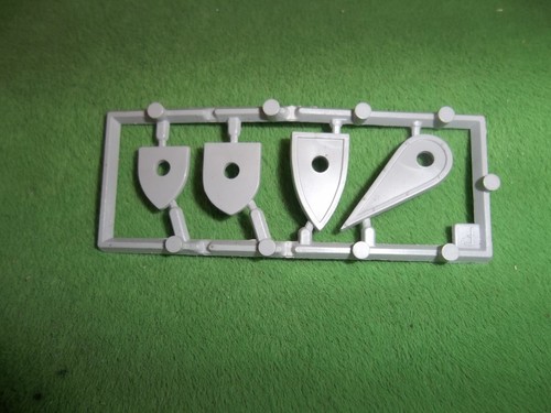 WARHAMMER 4 PLASTIC FIGHTER SHIELDS LOT T