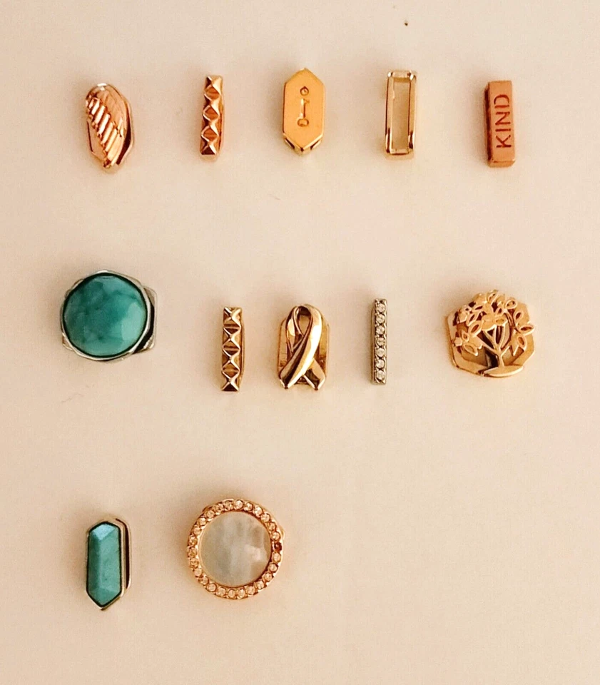 Pulsera de silicona Keep Collective con lote de 12 dijes Foto 2 de 2