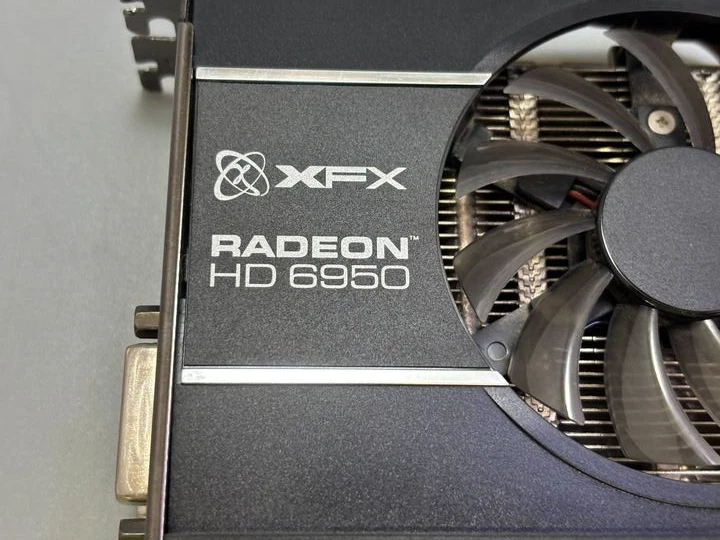XFX Radeon HD 6950 2G DDR5 Graphics Card N5Y093846 - Image 2 of 4