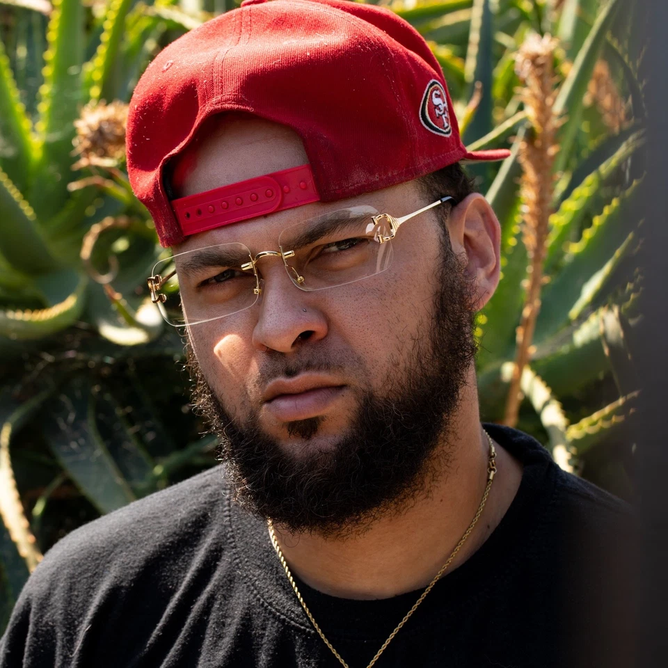 Gafas retro de moda con lentes transparentes cuadradas de hip hop elegantes con marco dorado sin montura para hombre Foto 3 de 4