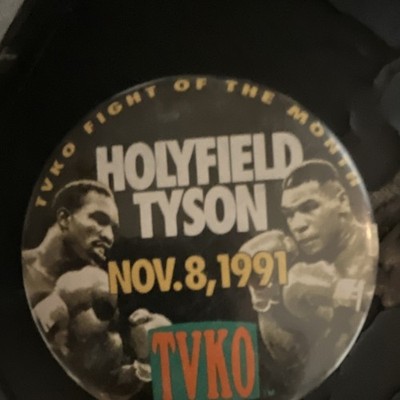 Evander Holyfield vs Mike Tyson Boxing Pin Nov. 8, 1991 Multicolor Fight Event