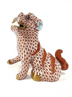 HEREND FOO DOG IN RUST FISHNET / HAND PAINTED WITH GOLD ACCENTS REF 1189/5