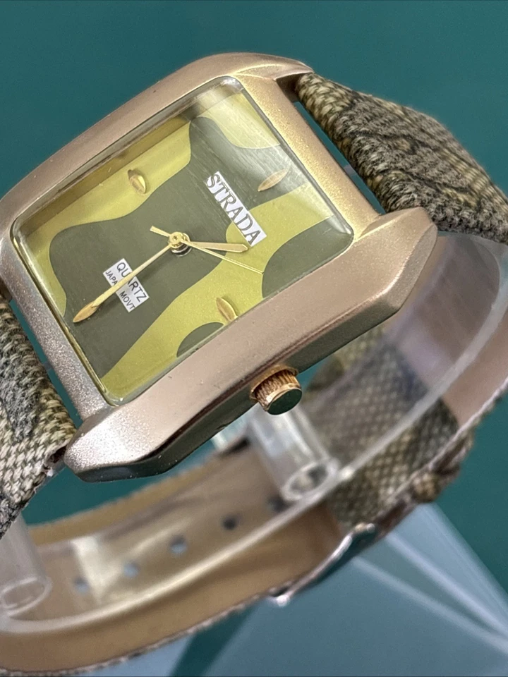 Reloj de cuarzo Strada estilo tanque camuflaje Foto 2 de 4