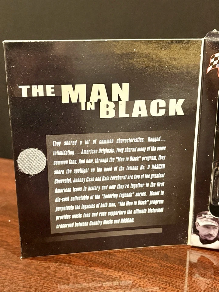 Juego de 2 autos Dale Earnhardt Johnny Cash Man In Black 1:64 Winners Circle nuevo en caja Foto 2 de 4
