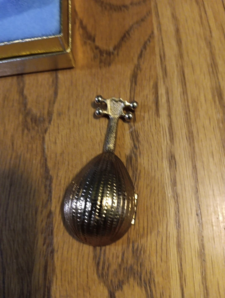 Vintage Avon Bandolim Perfume Sólido na Caixa Original - Não Usado Nova Caixa Aberta - Imagem 3 de 4