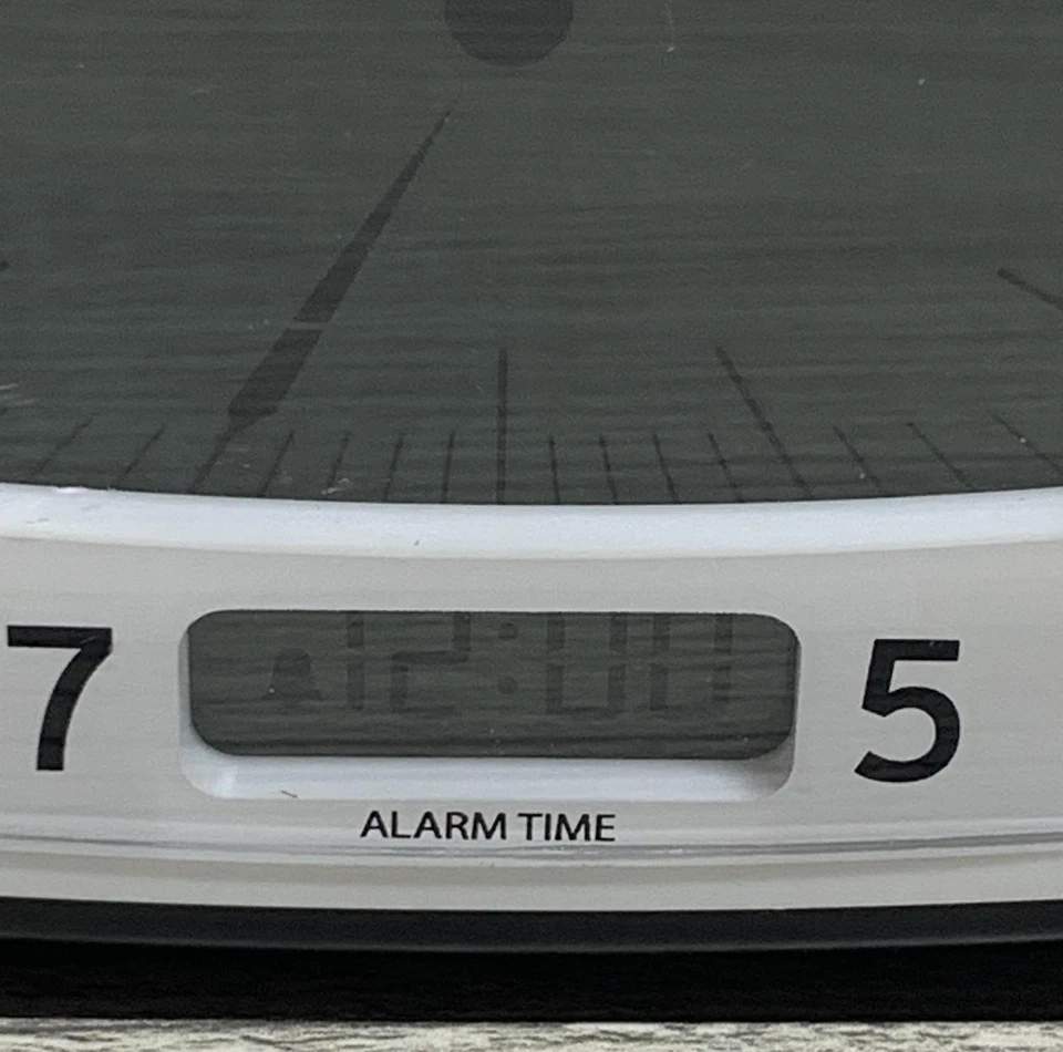 Sharp SPC553 LCD Alarm Clock Battery Operated Snooze Light Analog Display Small - Image 2 of 4