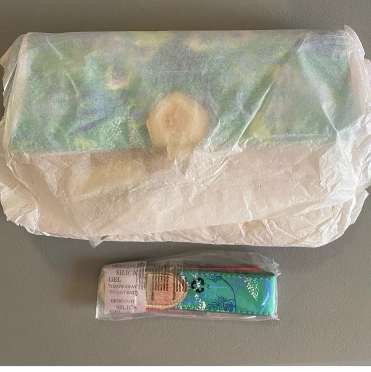 Nuevo con etiquetas Bolso sin asas tejido Lilly Pulitzer verde botánico en aleteo y llavero Foto 4 de 4