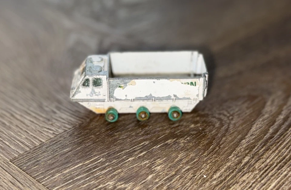 Винтажный Lesney спичечный коробок серии No 61 Alvis Stalwart BP Exploration - Playworn - Изображение 3 из 4