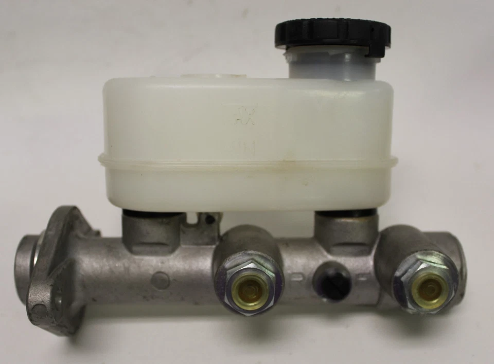 Vintage NOS Sanyco Brake Master Cylinder M-51205 1981 - 1983 Nissan Stanza (231) - Image 2 of 4