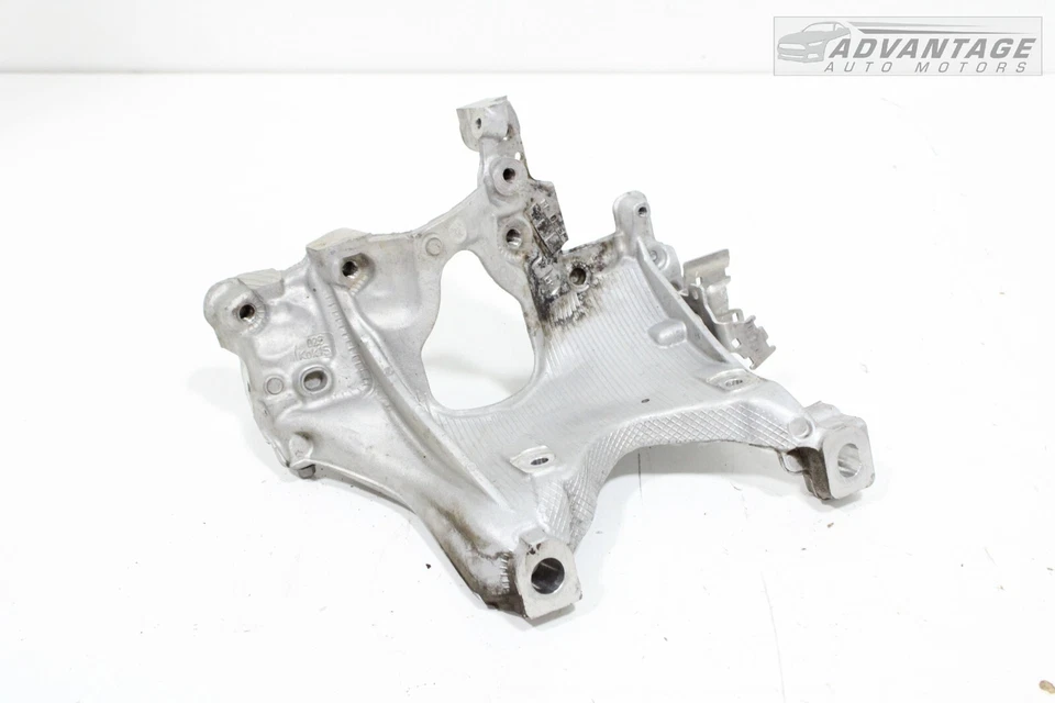 2017-2019 AUDI A4 2.0L FRONT RIGHT SIDE ENGINE CRADLE MOUNT SUPPORT BRACKET OEM - Image 2 of 4