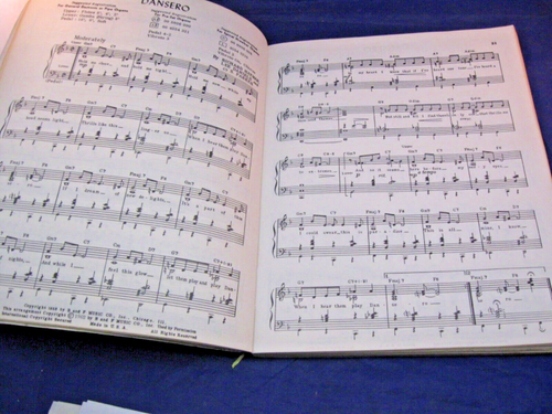 LOT OF 3 VINTAGE SONGBOOKS - (3 SOFTBOUND, 1 HARDCOVER 1929) - Picture 7 of 9