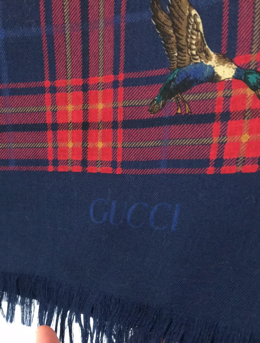 Belle écharpe en laine rayée bleu marine et rouge Gucci
