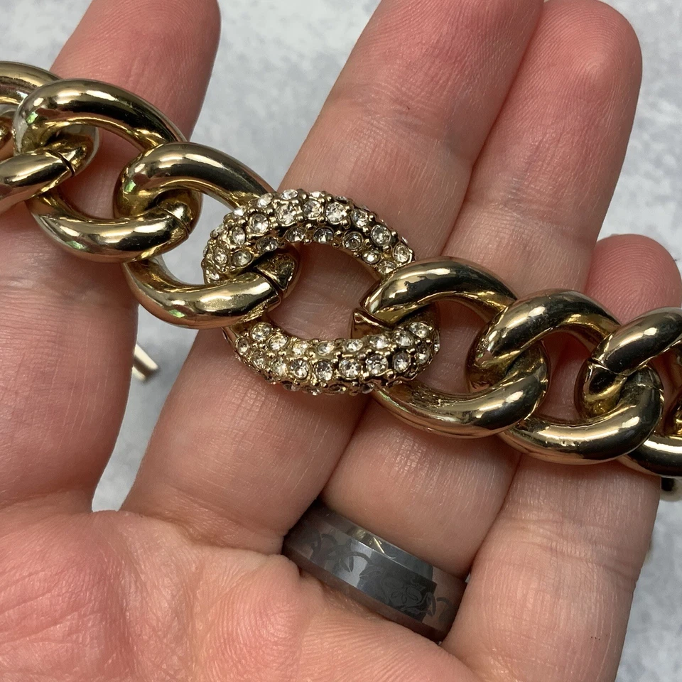 Pulsera de cadena gruesa de diamantes de imitación de Victorias Secret con cierre de palanca de piedra pavé Foto 3 de 4