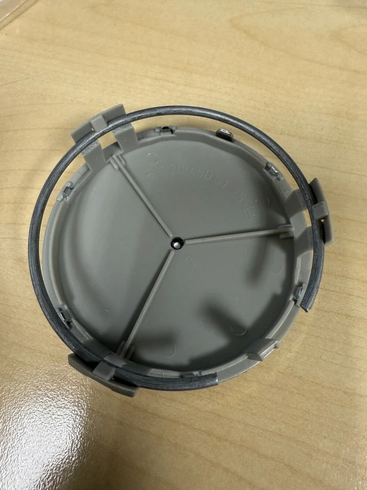 Tampas de centro de roda OEM Mercedes-Benz - Conjunto de 4 66470202 - Imagem 3 de 3