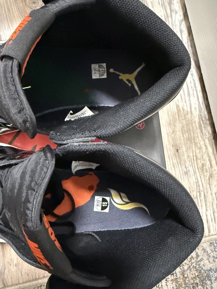 SoleFly x Air Jordan 1 Retro OG Friends Family High Art Basel Foto 3 de 4