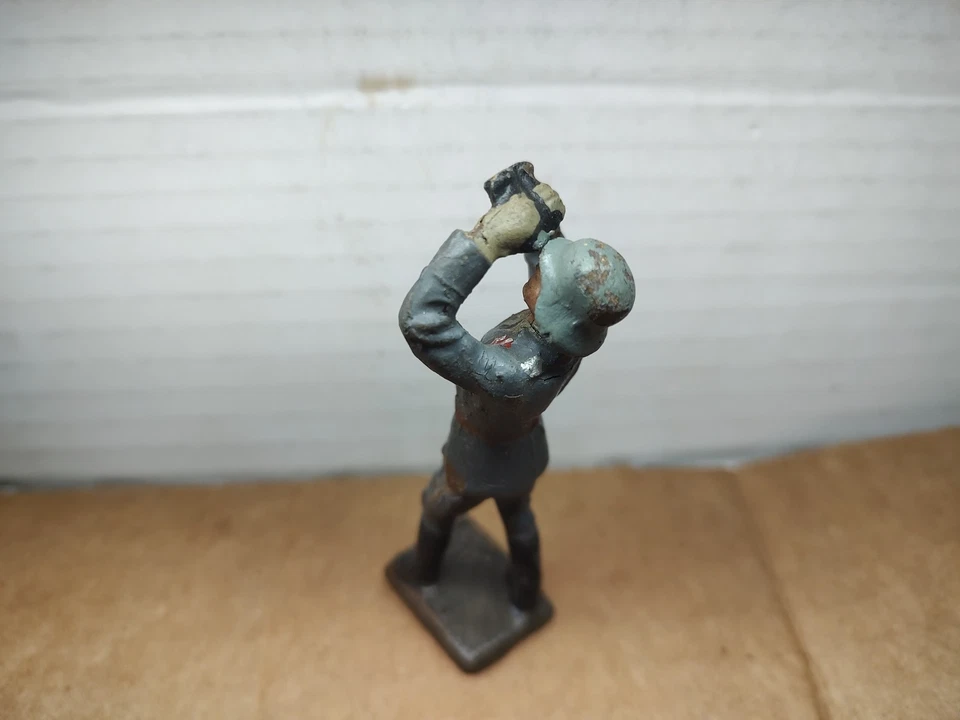 Oficial alemán Lineol con binoculares Foto 2 de 4