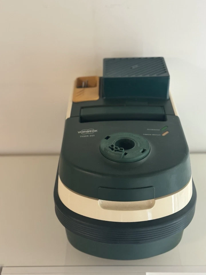 Vorwerk Tiger 251 Grundgerät + Tüten + Filter - Bild 2 von 3