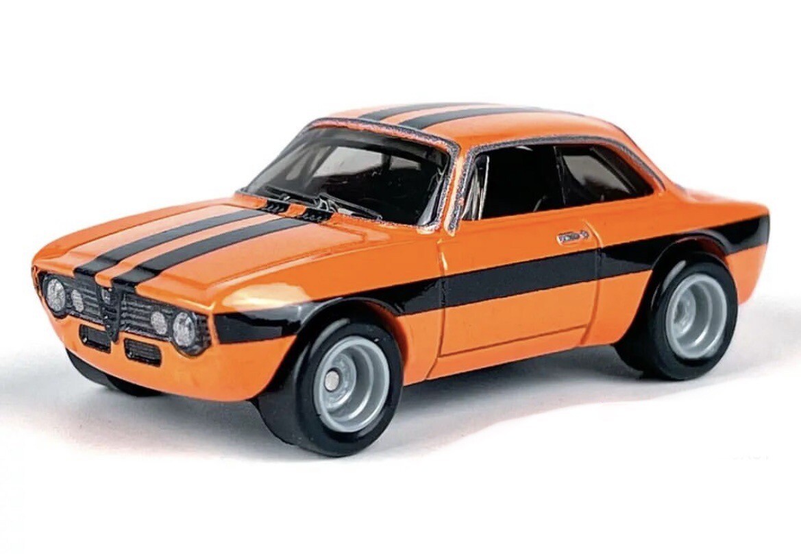 ミニカー Hot Wheels ALFA ROMEO GIULIA SPRINT GTA Amazon.com: Hot Wheels Alfa Romeo Giulia Sprint GTA Vehicle