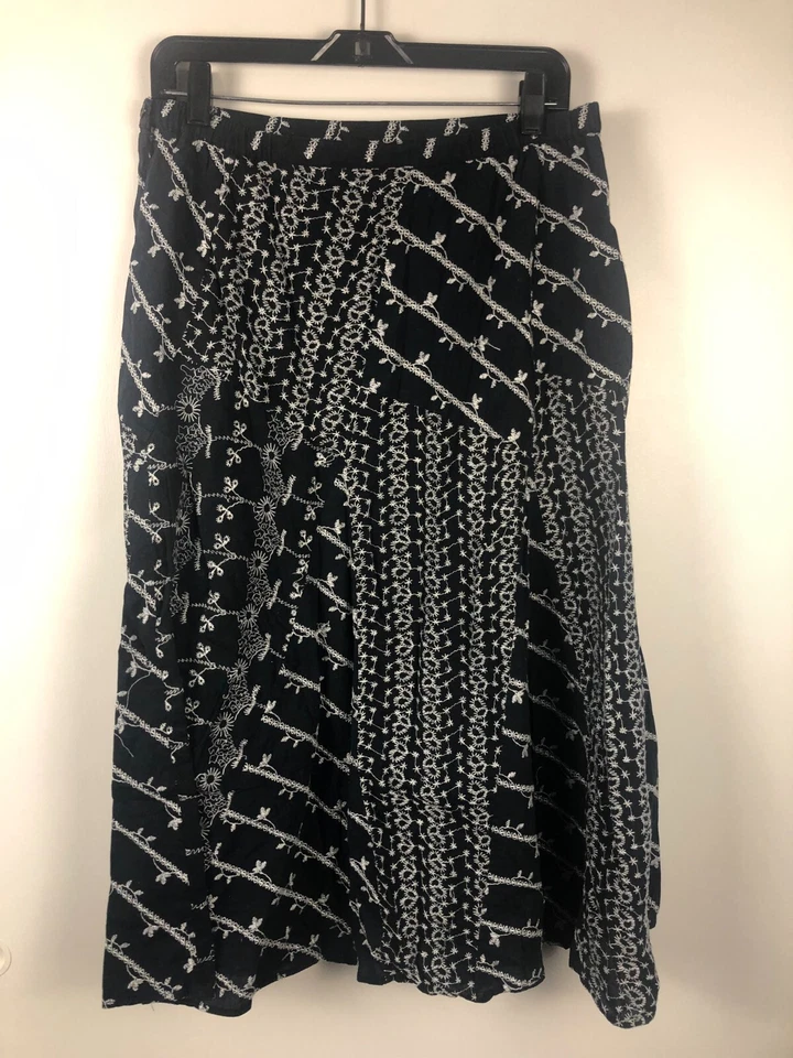 JM Collection 100% 棉黑色裙子白色刺绣花朵 12 码拼布 — 第 3/4 张图片