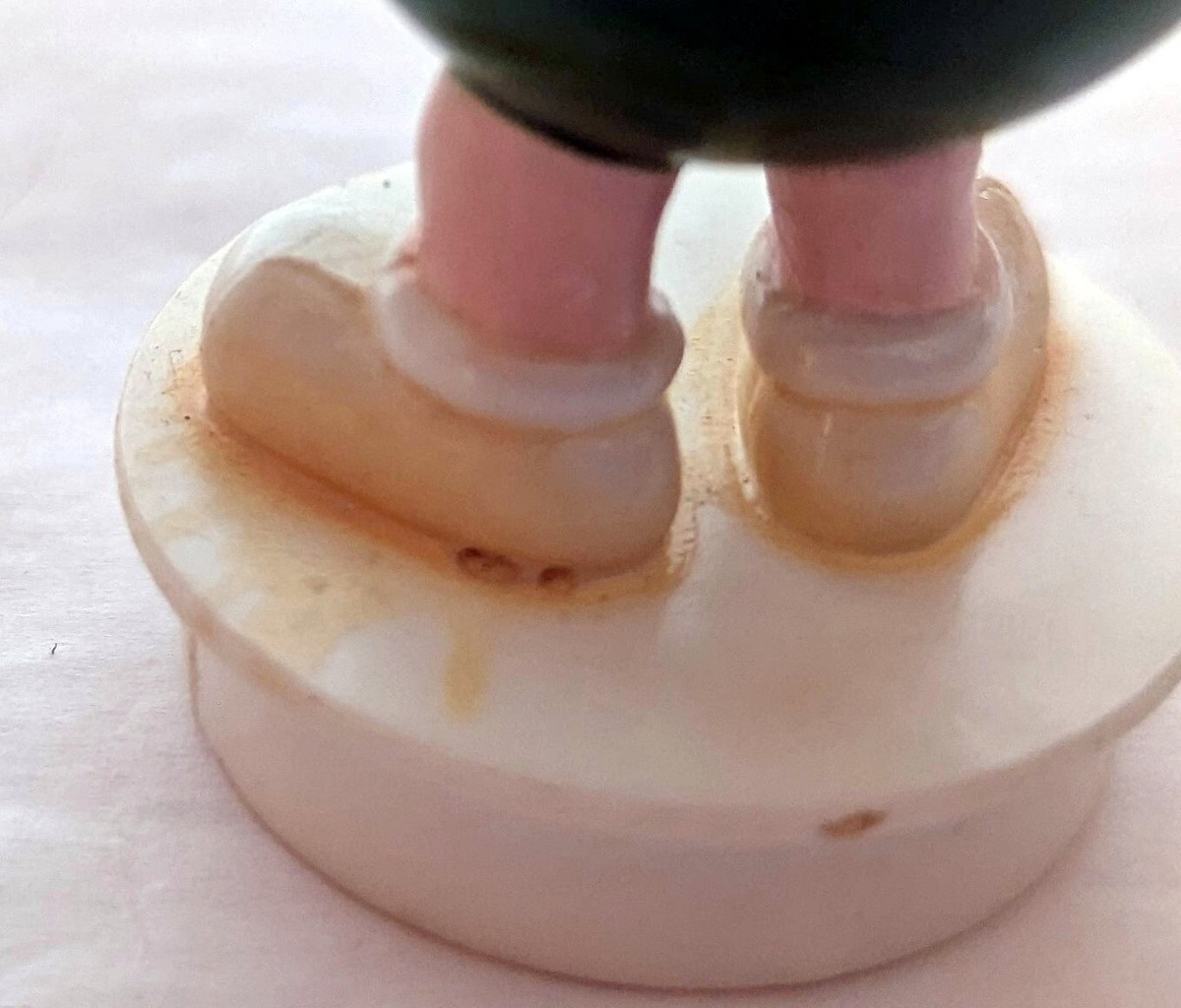 M&M OLD CHARACTER Peanut Green with Santa Hat and Arms Open Topper