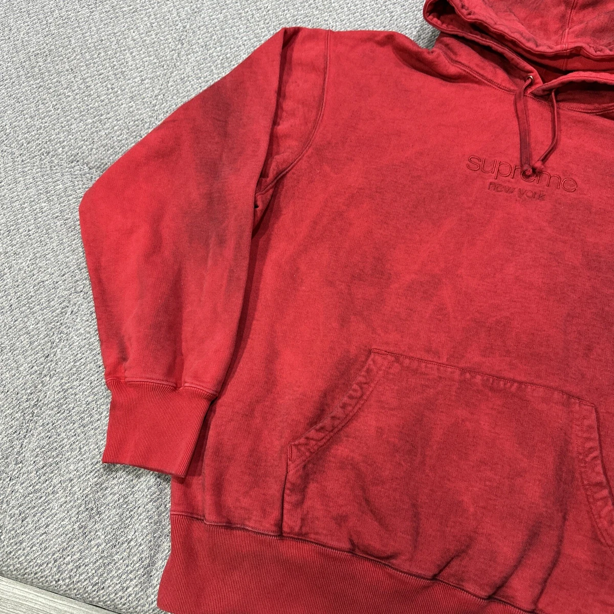 Men Supreme Spray Red Hooded Sweatshirt Pullover Mens Medium FW20