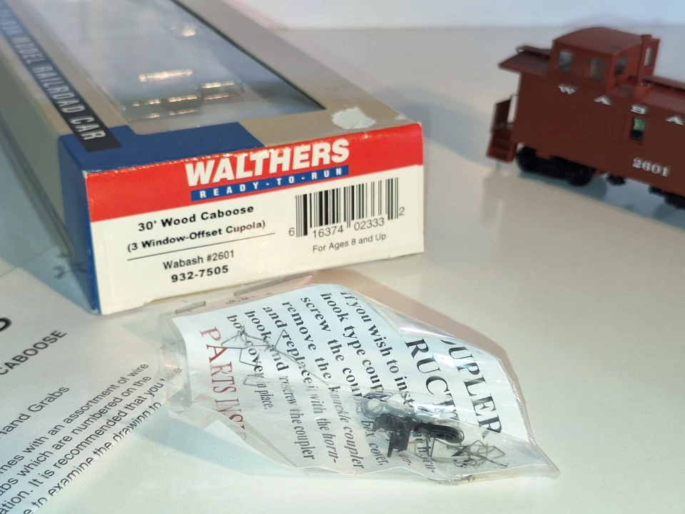 Walthers 932-7505 30' Wabash 2601, Wood Caboose. Excellent cond. HO scale. Boxed - Image 2 of 4