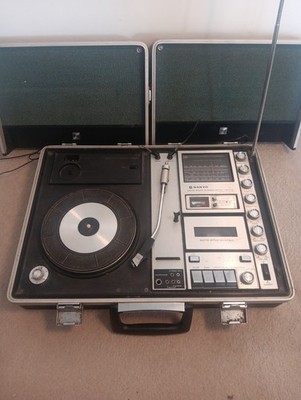 Retro SANYO G-2615N,2 Solid State Portable Music Center: Tape, Radio, Schallplatten