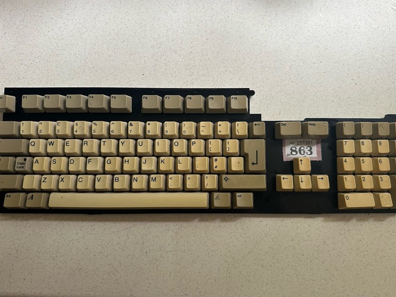 Amiga Mitsumi A500 Uk Keyset A619B Complete Set Of Keys Has  Yellowing