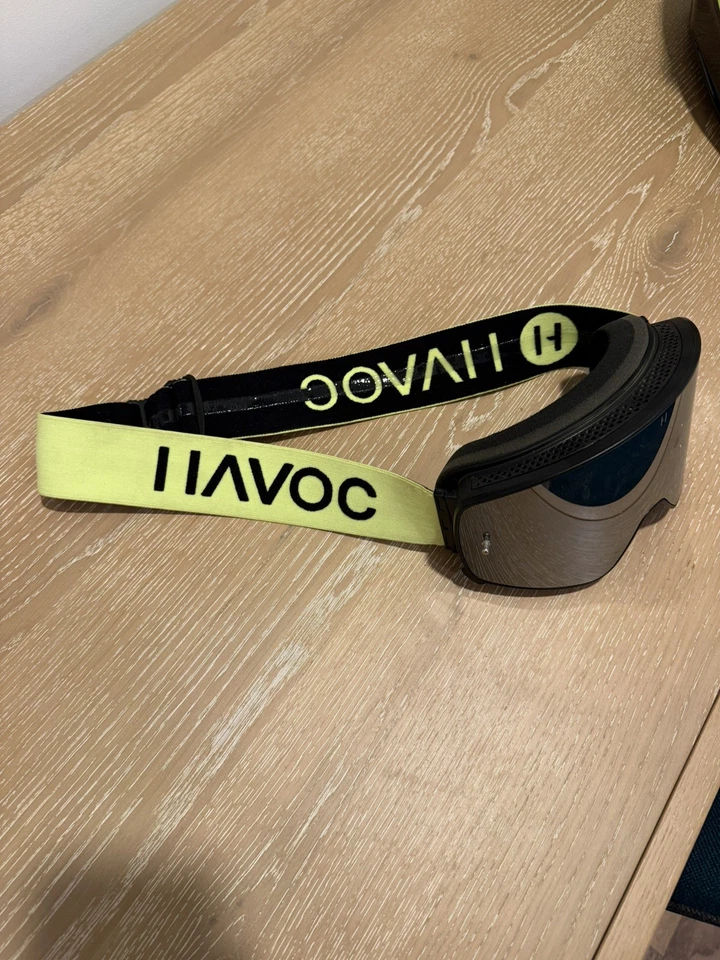 Size large Fox Racing 2025 V1 Flow Helmet Comes with havoc goggles!!! - Image 2 of 4