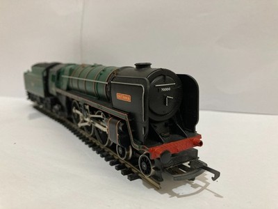 Hornby Spur O R063 BR 7MT Britannia 70000 4-6-2 Tenderantrieb BR grüne Lackierung