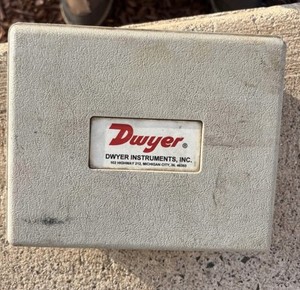 Dwyer Gas Pressure Kit w/ Slack Tube Manometer looks new 