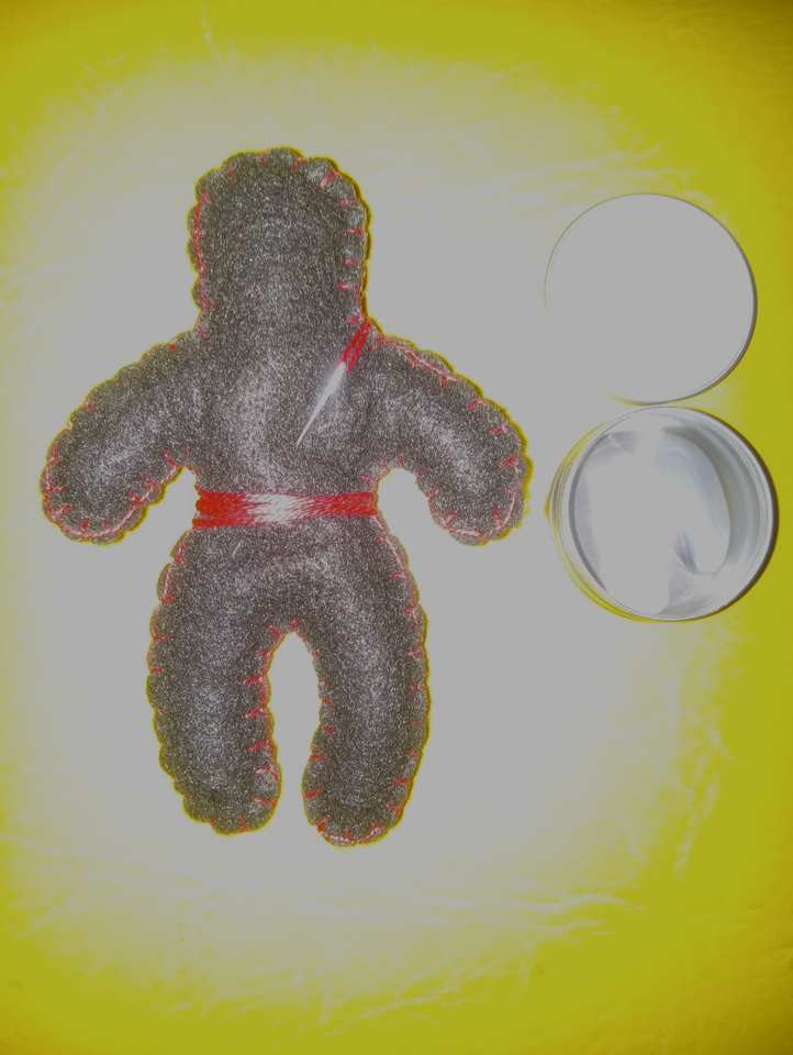 Voodoo Doll „Weltfrieden“ – Mini-Puppe In Dose, Mit Wattestäbchen Zum Liebkosen