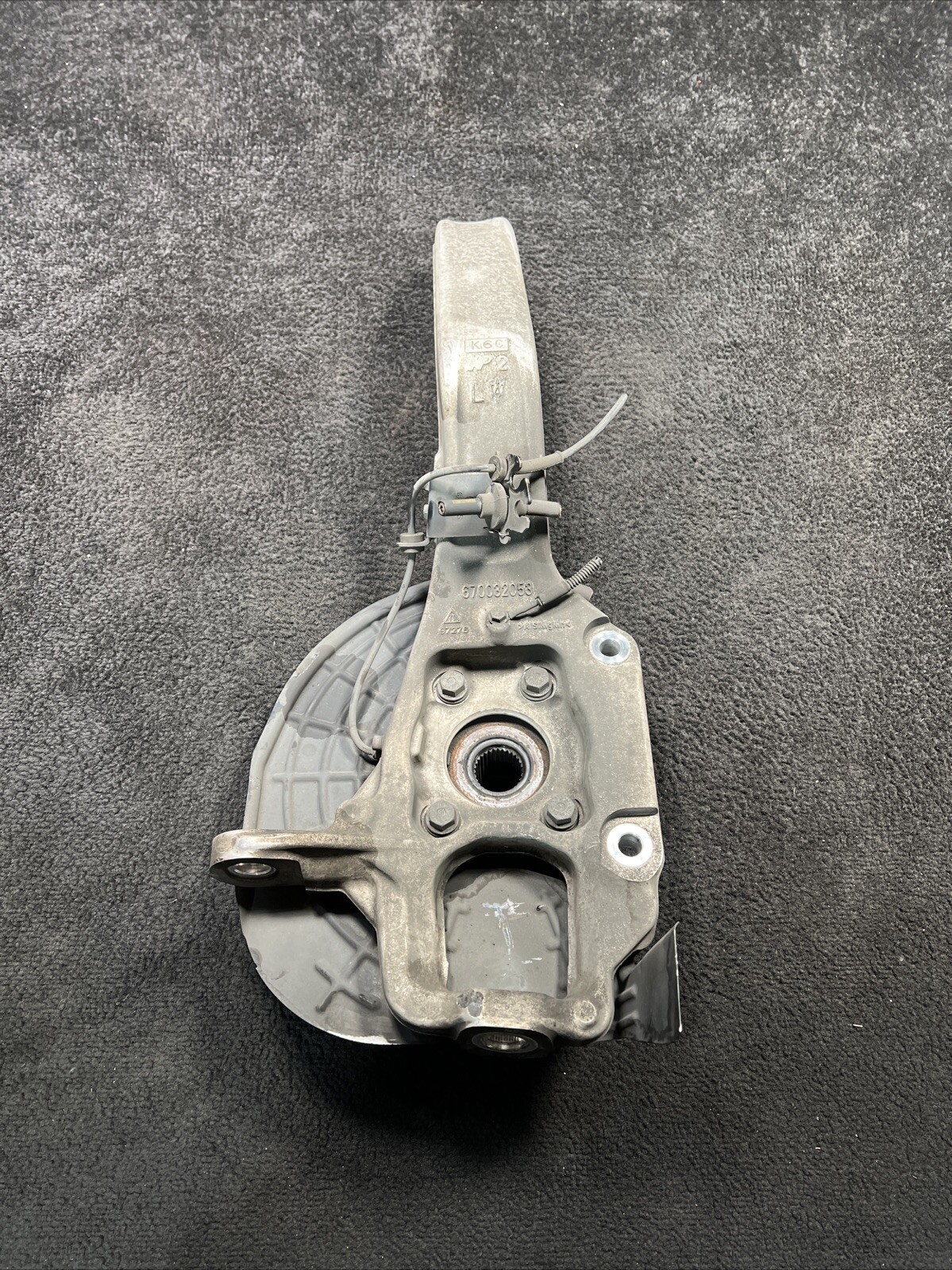 2017 Maserati Levante Front Left Spindle Knuckle Wheel Hub OEM 06700320530