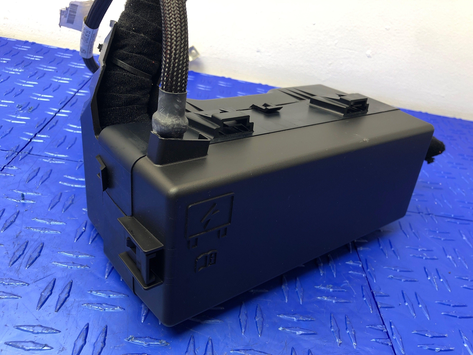 2017-2021 MASERATI QUATTROPORTE M156 REAR FUSE BOX W/PREMIUM SOUND POWER TRUNK