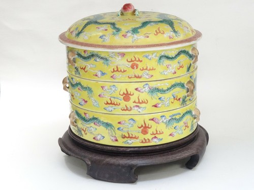 ANTIQUE QING ENAMELLED YELLOW-GROUND DRAGON MOTIF COMPARTMENT PICNIC SET - Picture 9 of 12