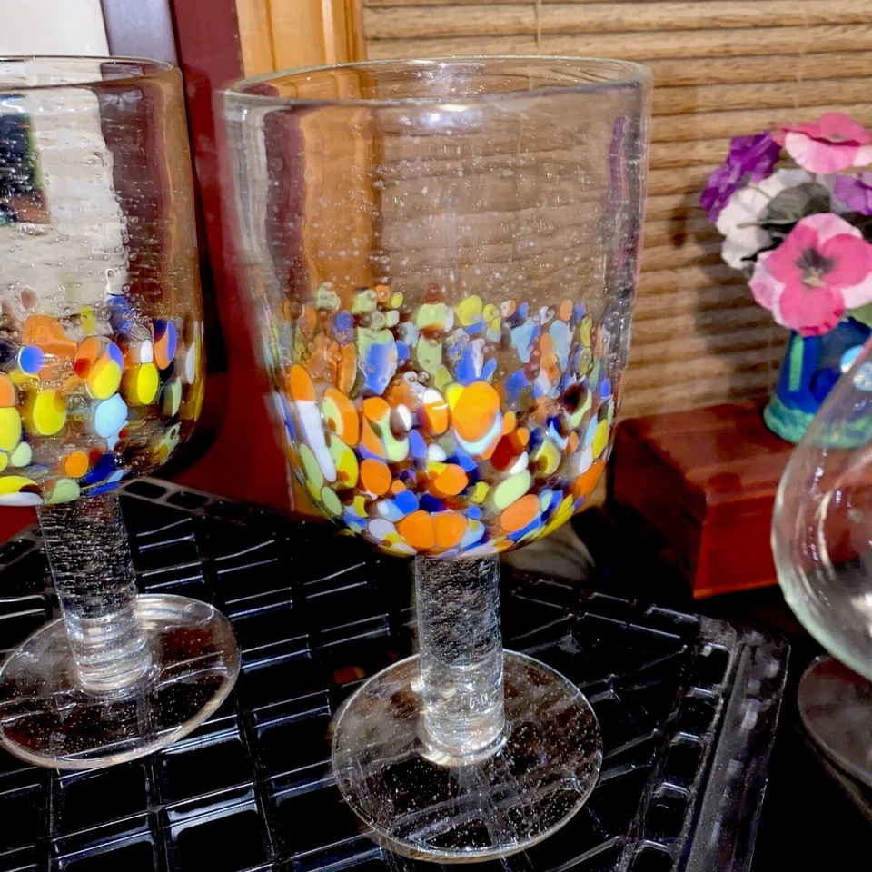 Mosaico de confeti mexicano copa de vidrio soplado a mano copa de vino 8" Foto 3 de 4