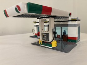 RETIRED LEGO City 60132 Service Station 2-in-1 Set 100% Complete Manual Box VGUC