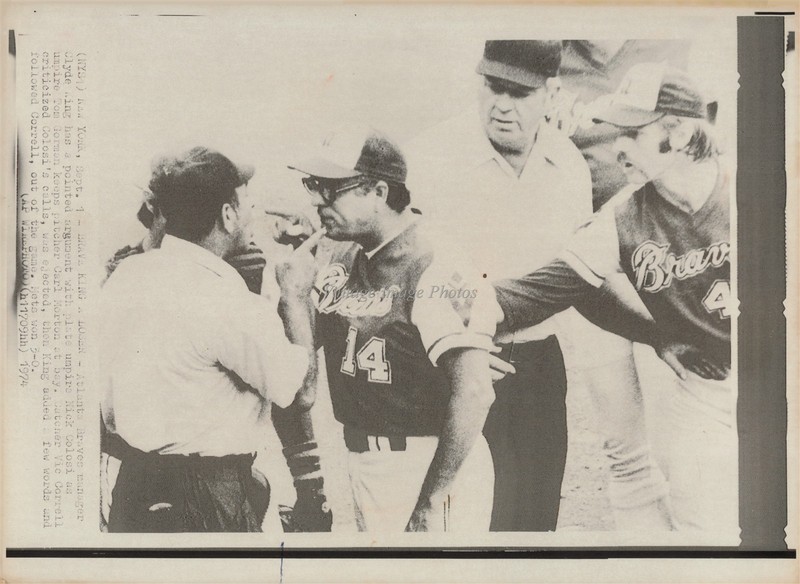 1974 New York Atlanta Braves Manager Umpire Conflict Photo 8X10