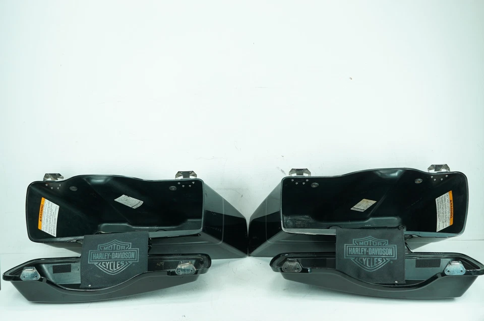 2012 Harley Touring FLHTCU Electra Ultra OEM Left Right Saddlebags Luggage NOKey - Image 3 of 4