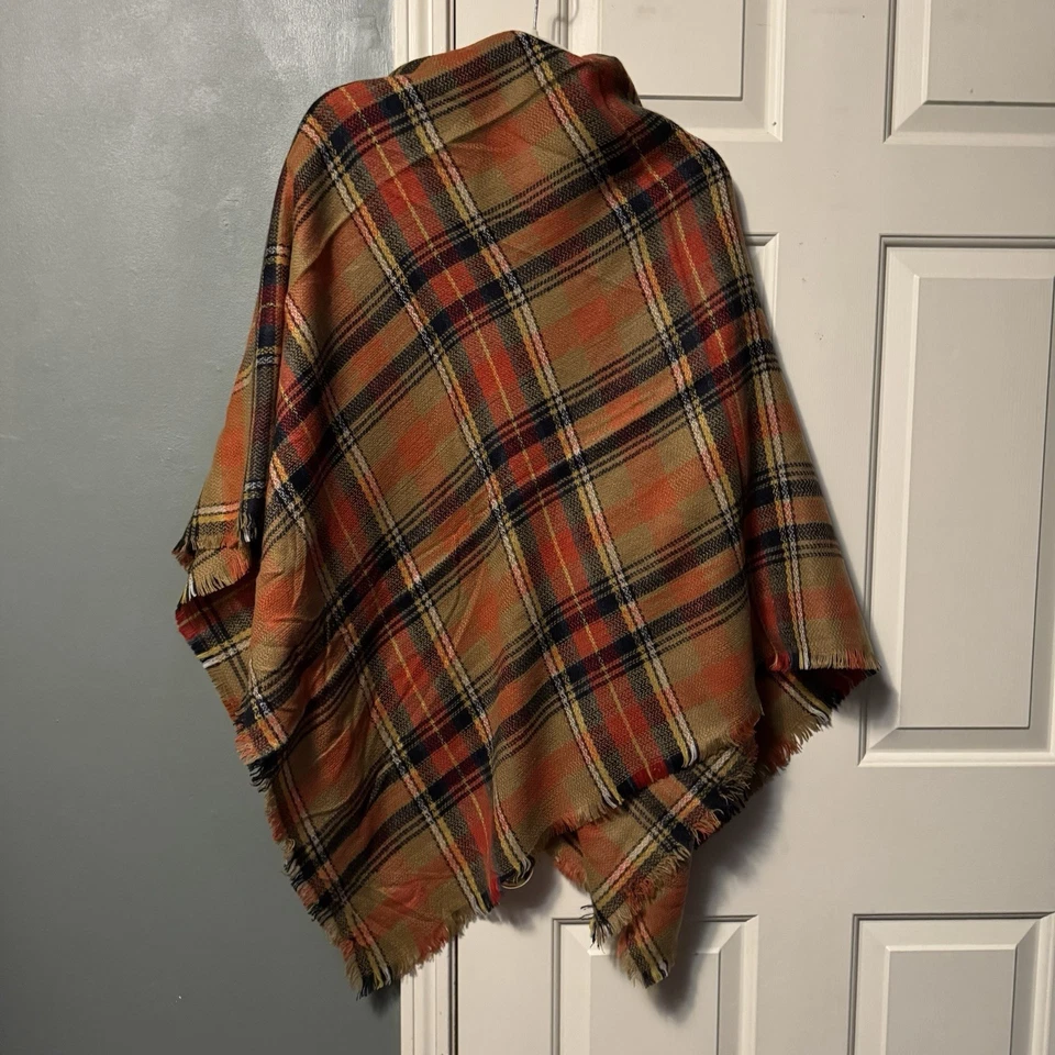 Bufanda manta a cuadros en color tostado, naranja y azul marino | Envoltura cuadrada de gran tamaño Foto 3 de 4