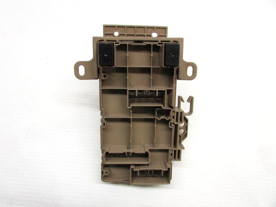 Subaru Impreza 2015 cabina eléctrica caja de fusibles 82201FL95A OEM 21 22 23 Foto 3 de 4