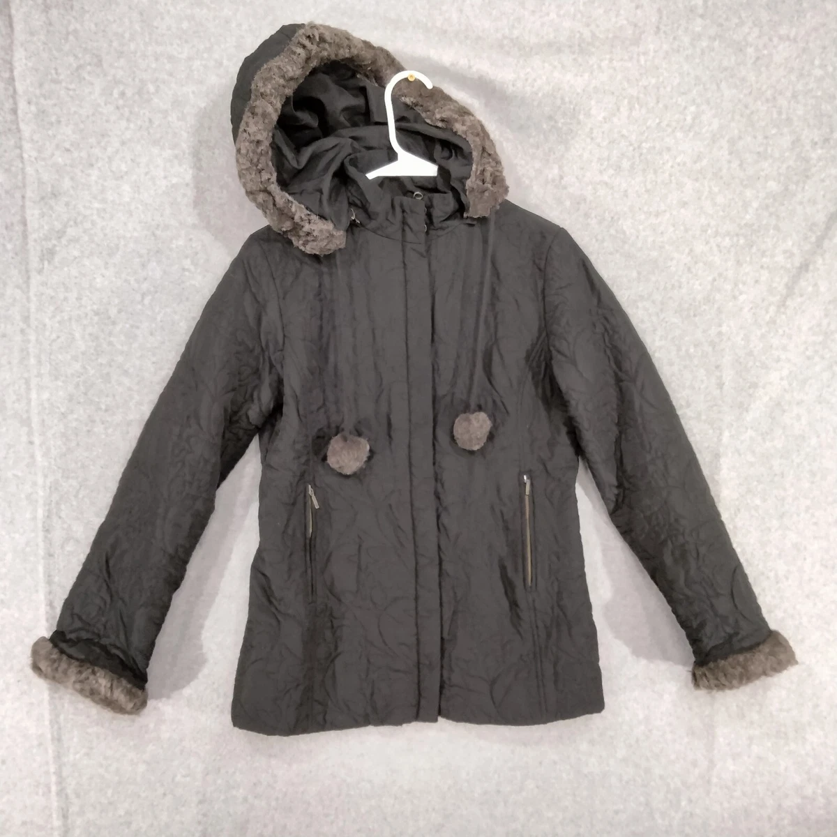 Thin coat with hood clearance