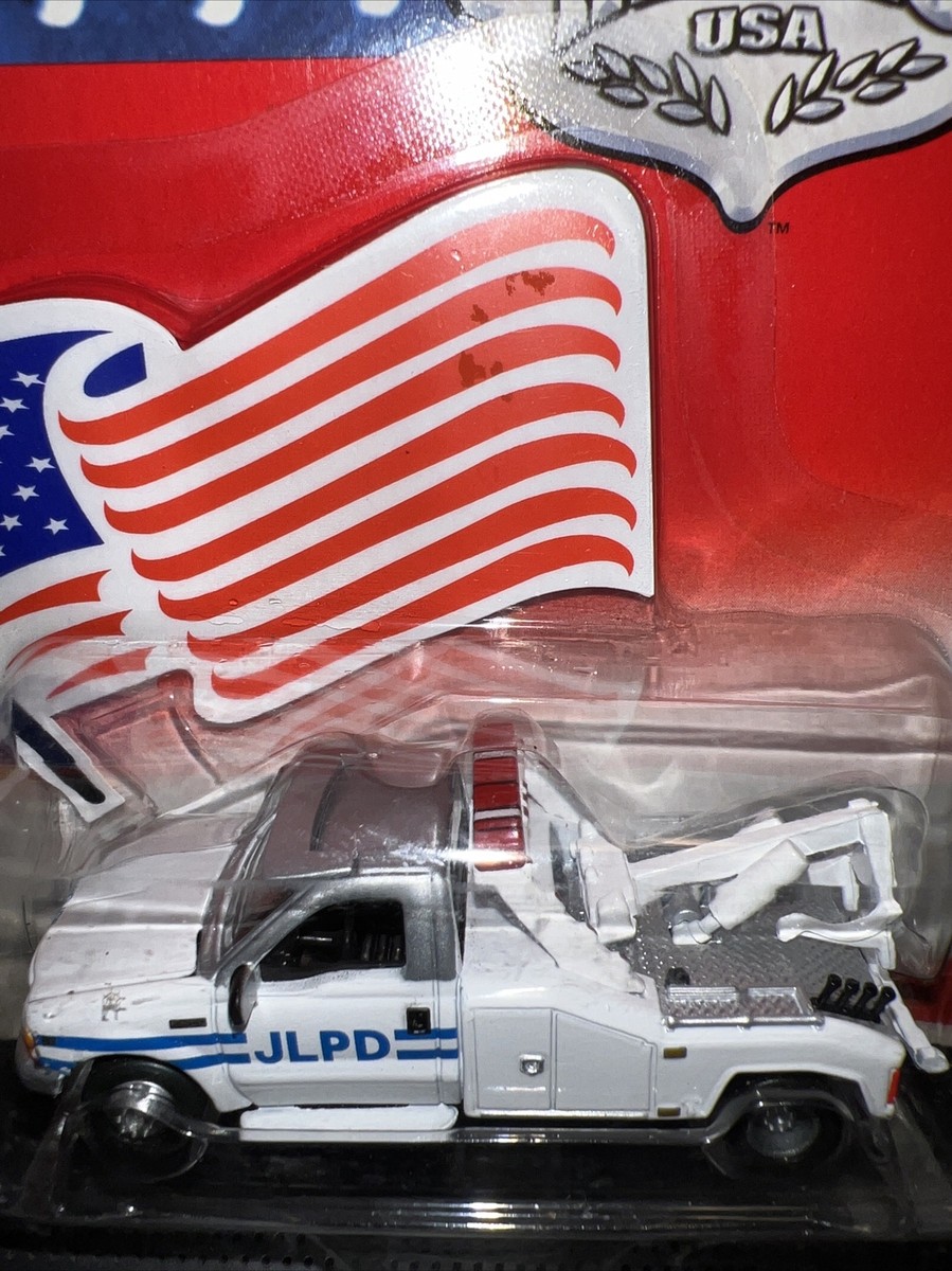 Johnny Lightning American Heroes Ford JLPD City Tow Truck