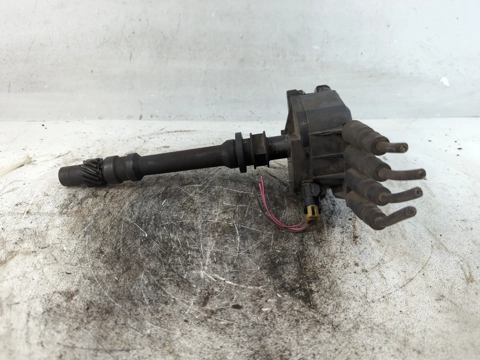 Gmc V2500 Engine Ignition Distributor Oem RR9HE - Image 4 of 4