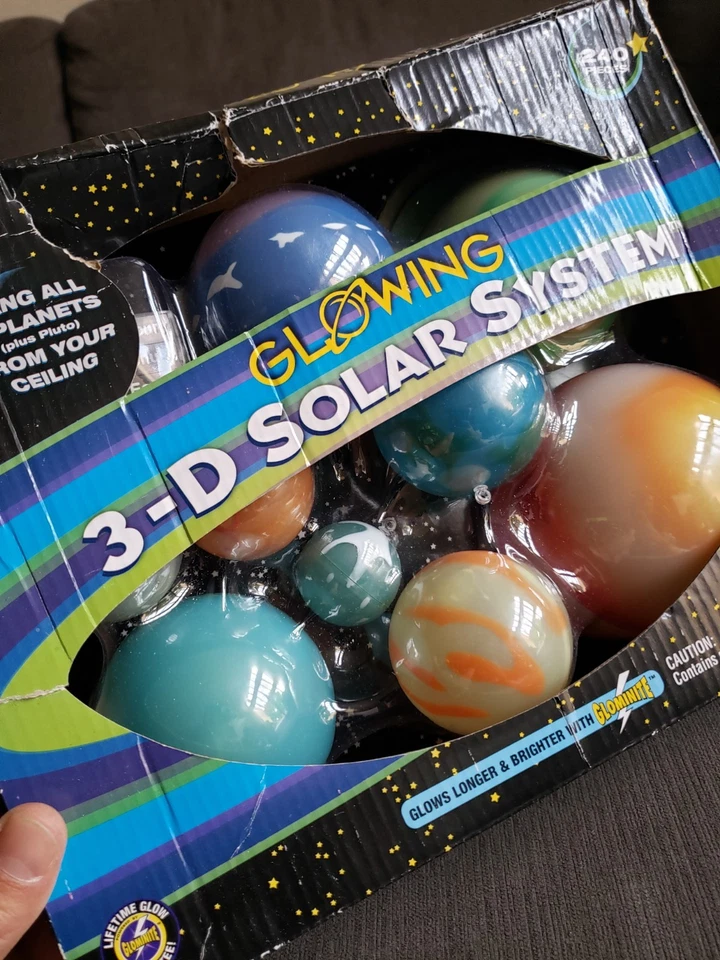 NUEVO Great Explorations Sistema Solar 3D Brilla en la Oscuridad Kit Colgante de Techo 3D Foto 3 de 4