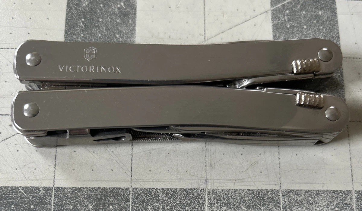 Victorinox Orologio Analogico Bracciale Mid-31135 - Eleganza Quotidiana Acciaio