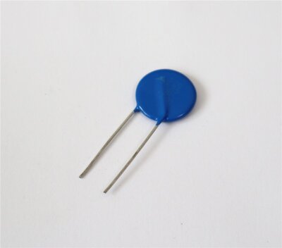 5 Stück MOV - Varistor/ S20K25 - 25 V AC - Radial - RM 10 mm - NEU